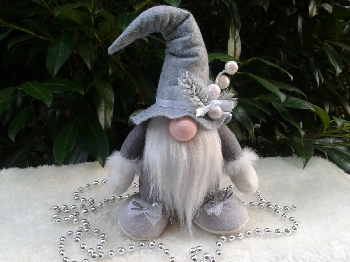 Vánoční skřítek šedý v klobouku