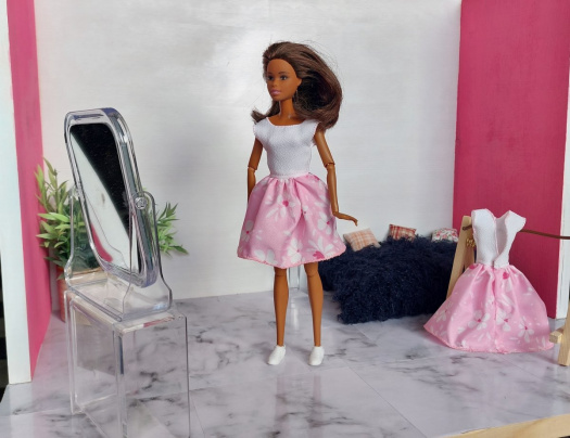 růžovo-bílé a tygrované šatičky pro Barbie