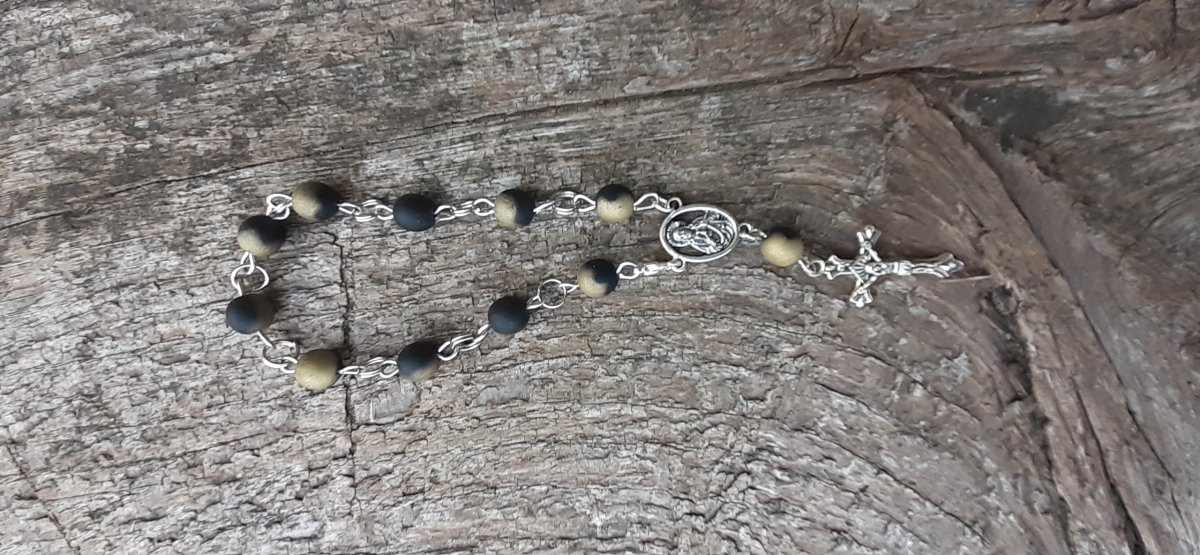 růženec desátek hnědý matový