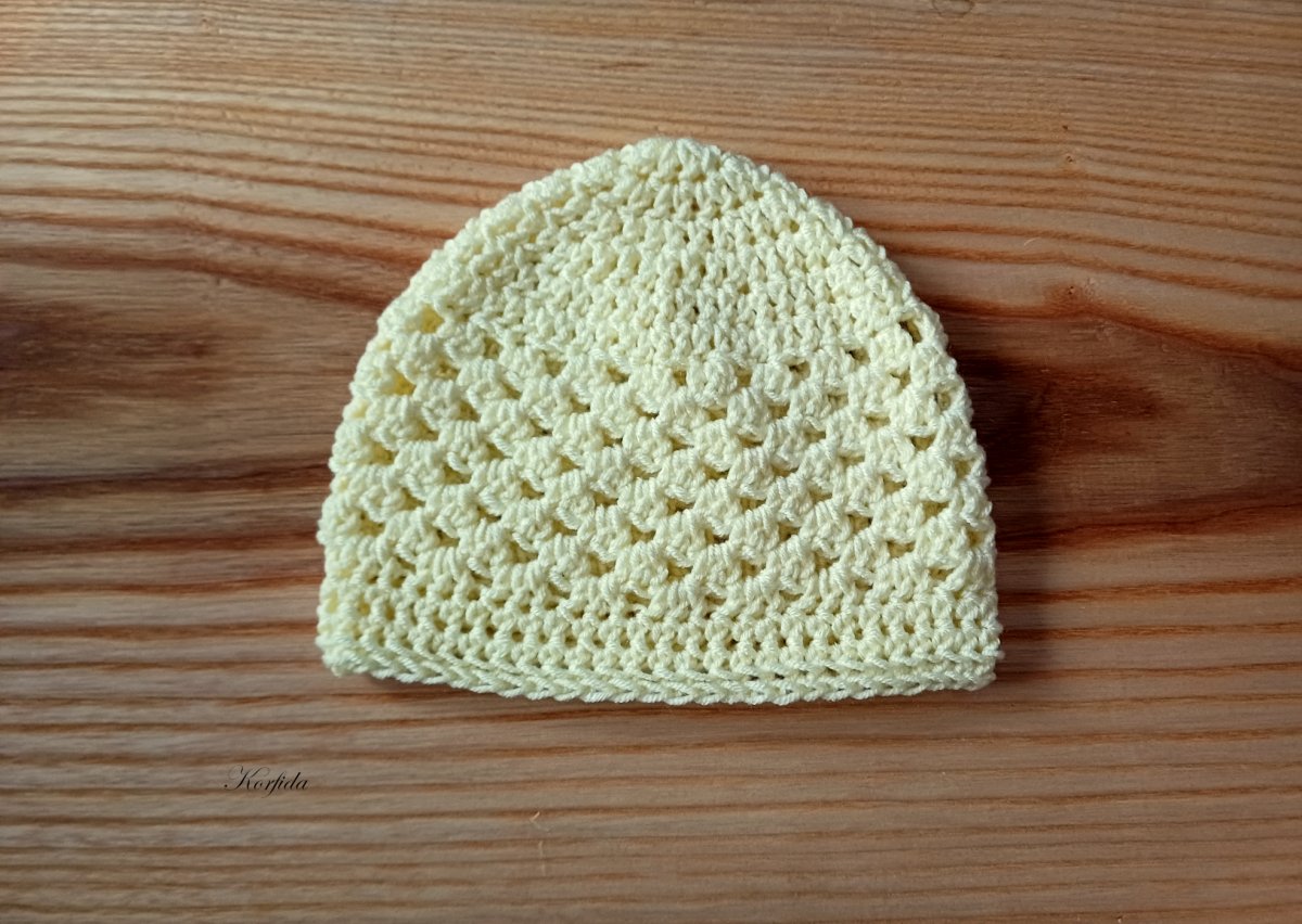 Čepička háčkovaná žlutá světlá