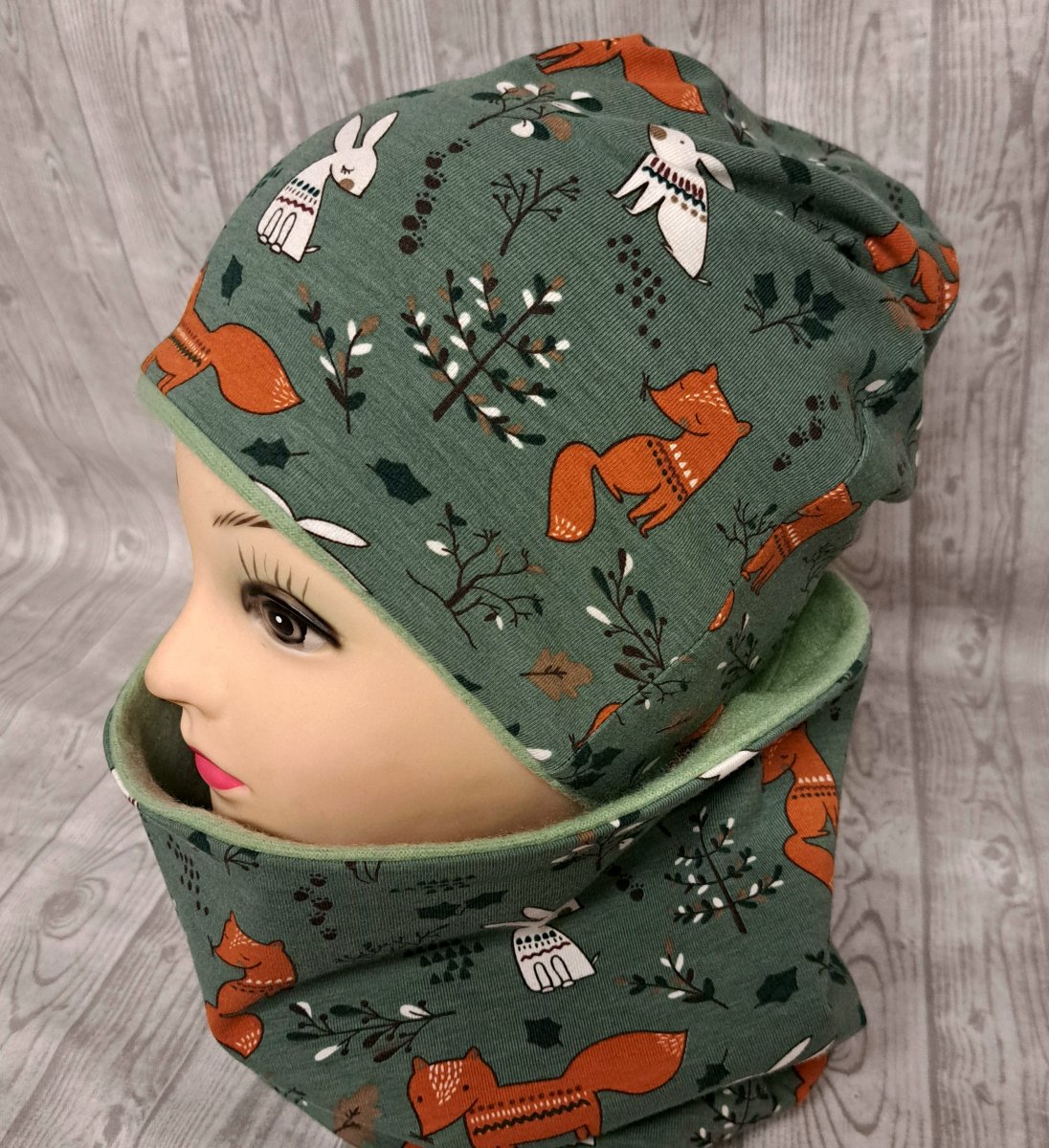 Čepice a nákrčník - lesní zvířata 