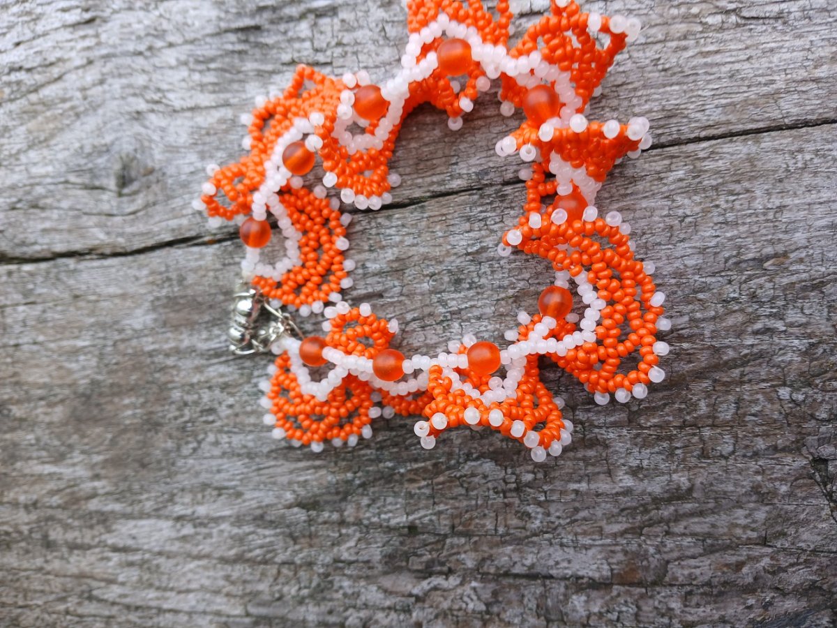 krajkový náramek oranžový