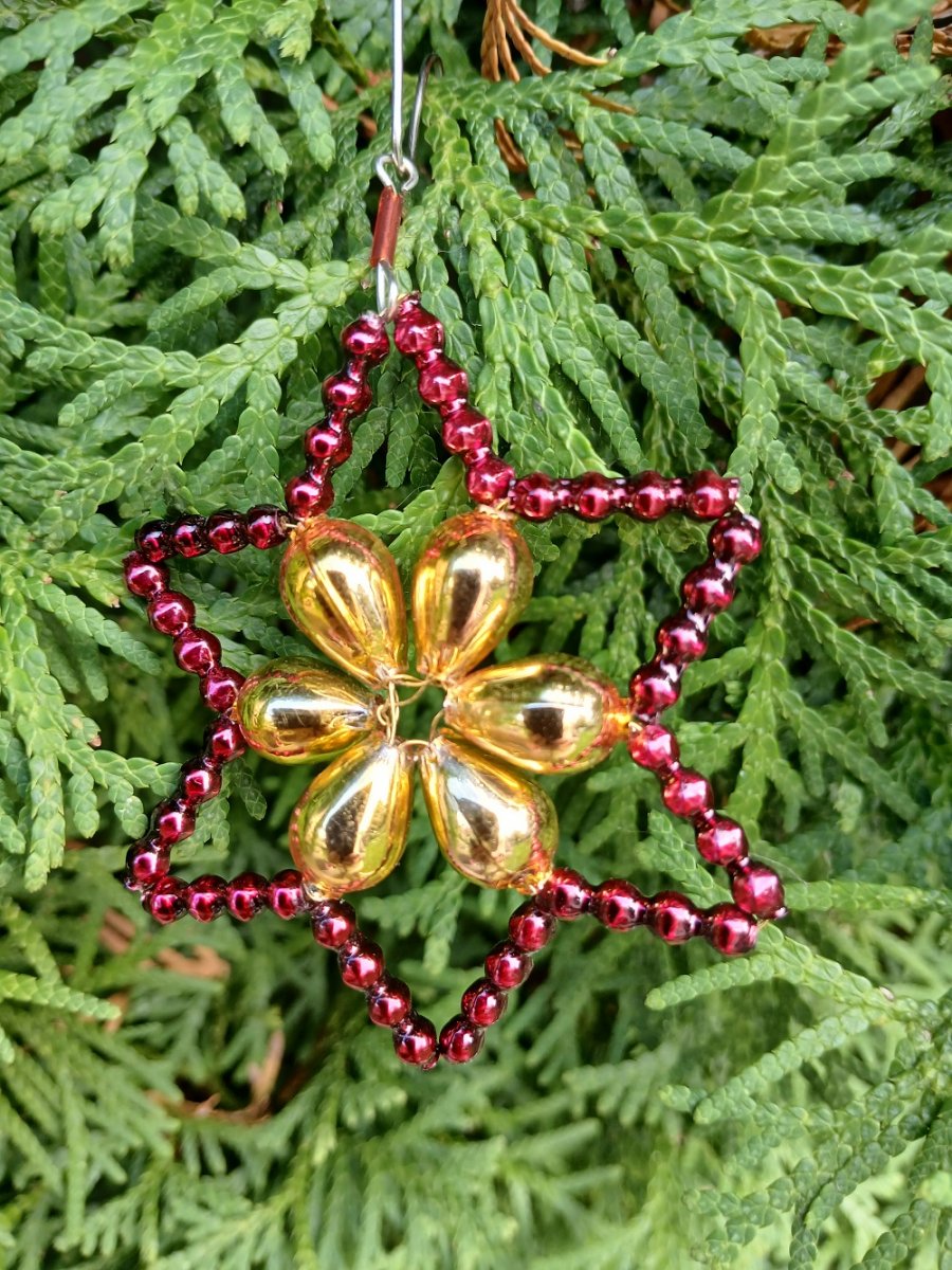 perličková vánoční hvězda -červenozlatá