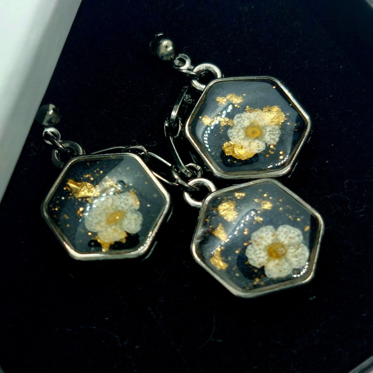 Set s lučním kvítím černo-zlatý