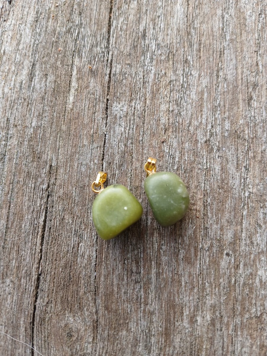 přívěsek z nefritu 