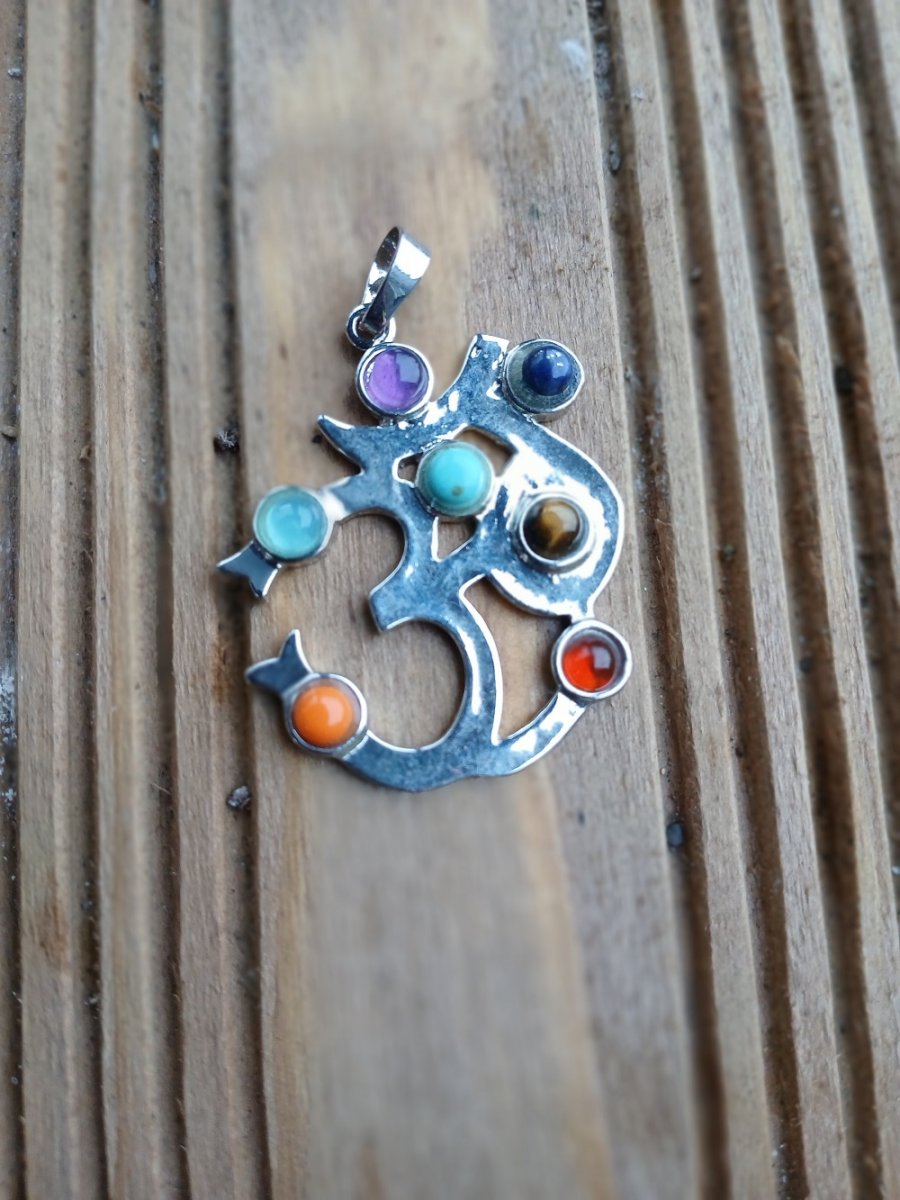 Minerální čakrový přívěsek