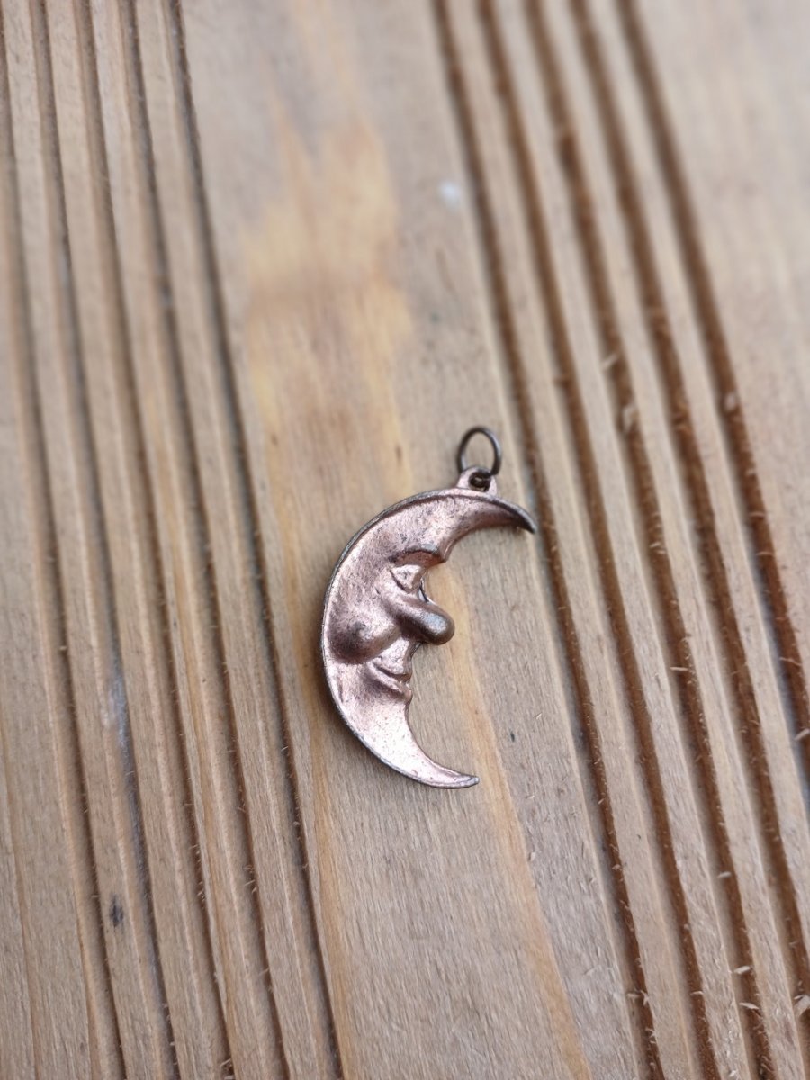 kovový přívěsek měsíc - staroměď