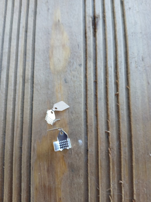 koncovka na kůži, plochá s krytem 10 x 6 mm, pokovení stříbro