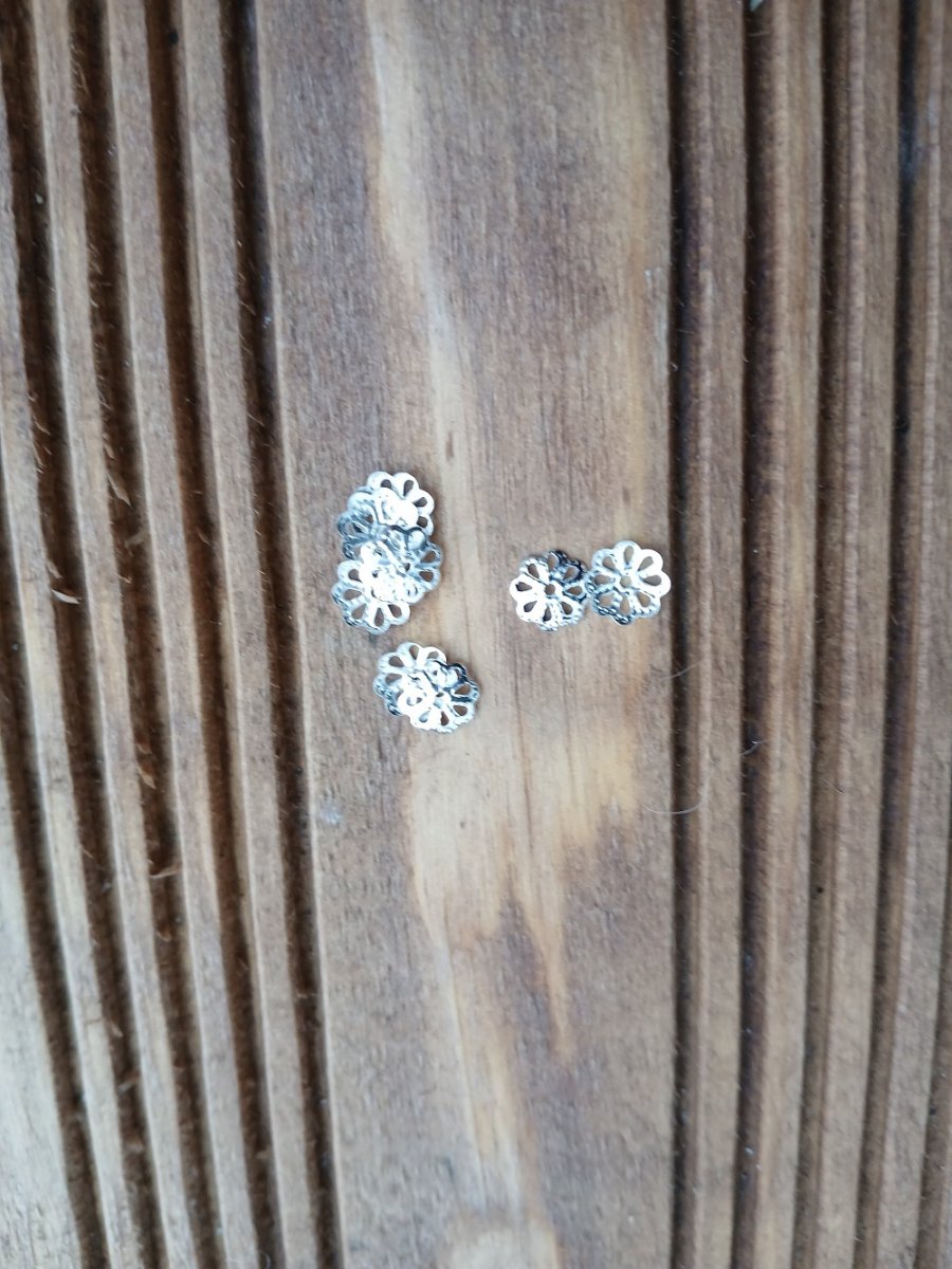 kaplík ve tvaru květu 7 x 7 x 1 mm, stříbrný, 10 ks