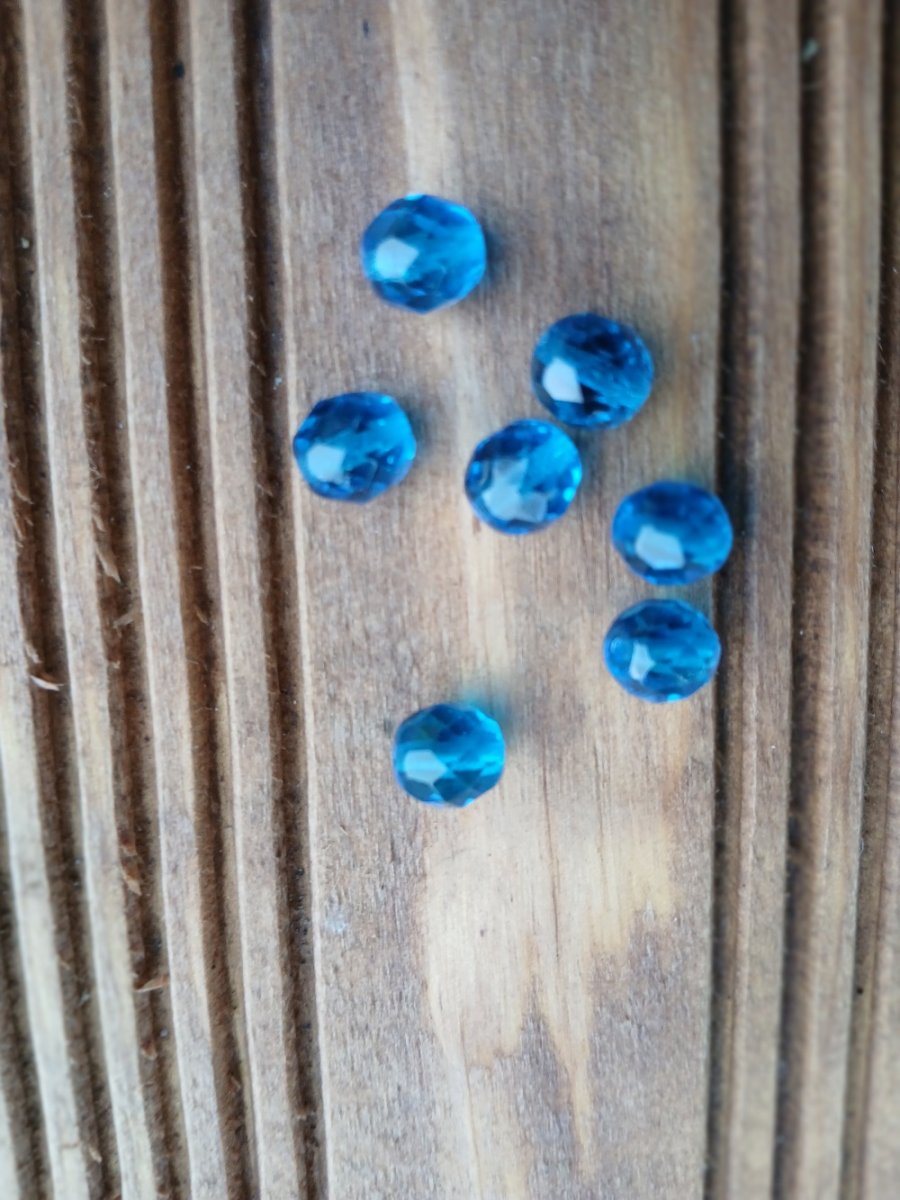 skleněný broušený korálek tyrkys