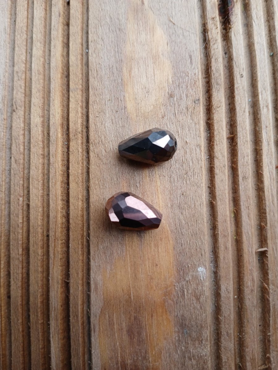 skleněný broušený korálek tvar hruška 