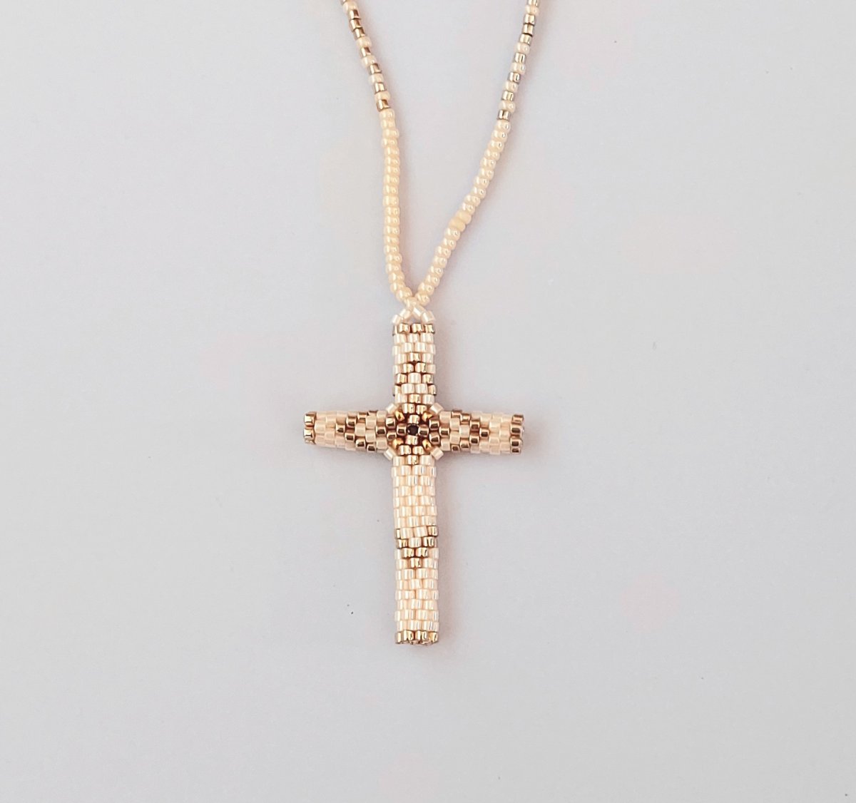 Náhrdelník křížek