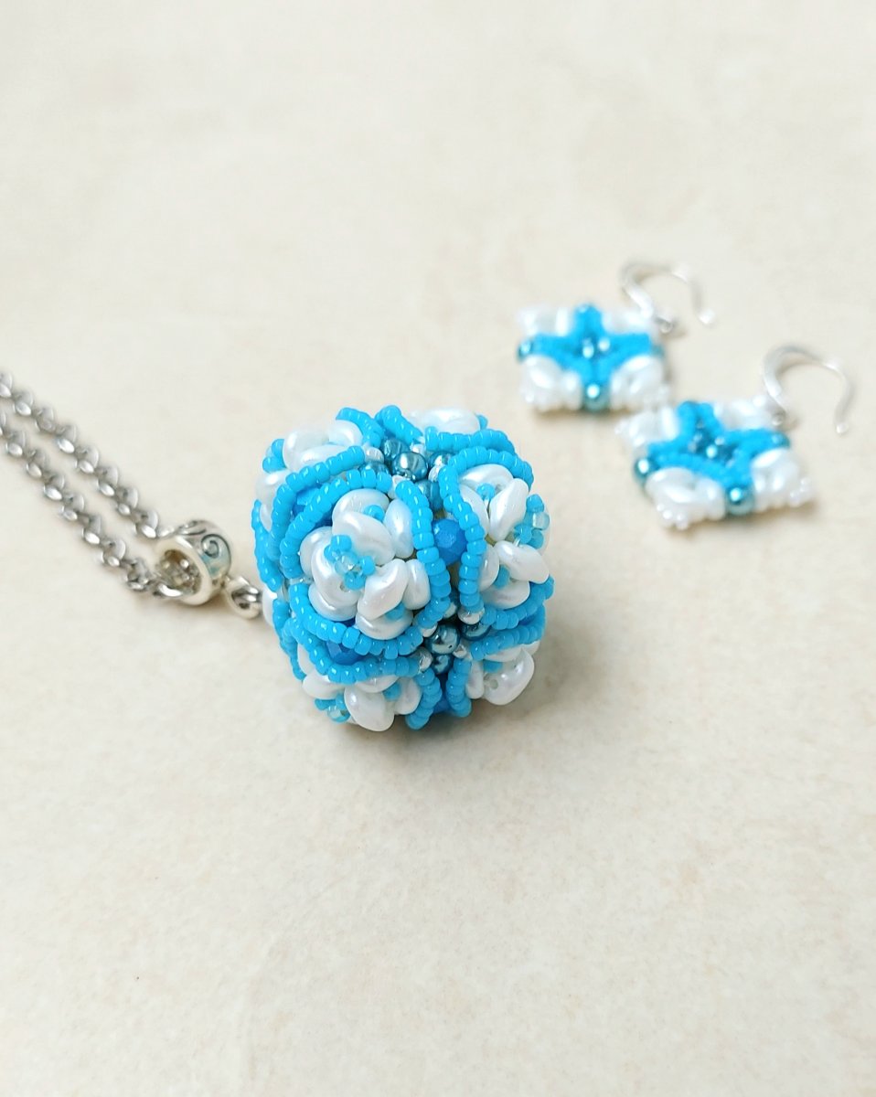 Přívěsek Kostka Bílo-tyrkysová