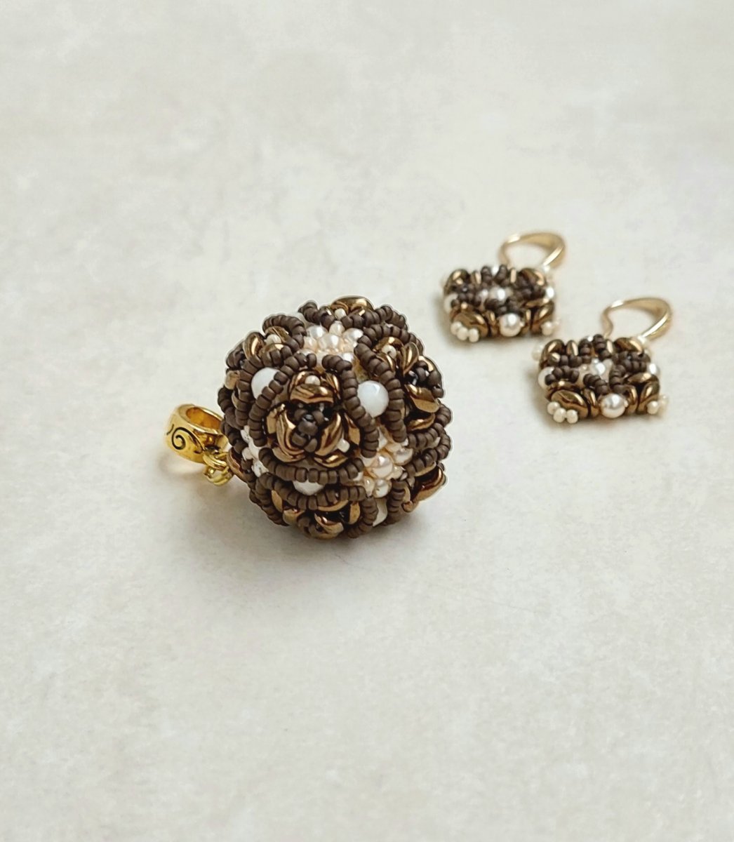 Přívěsek Kostka hnědá