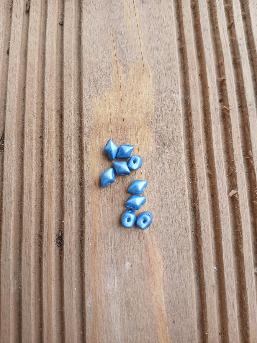 korálek mačkaný Vario modrý II