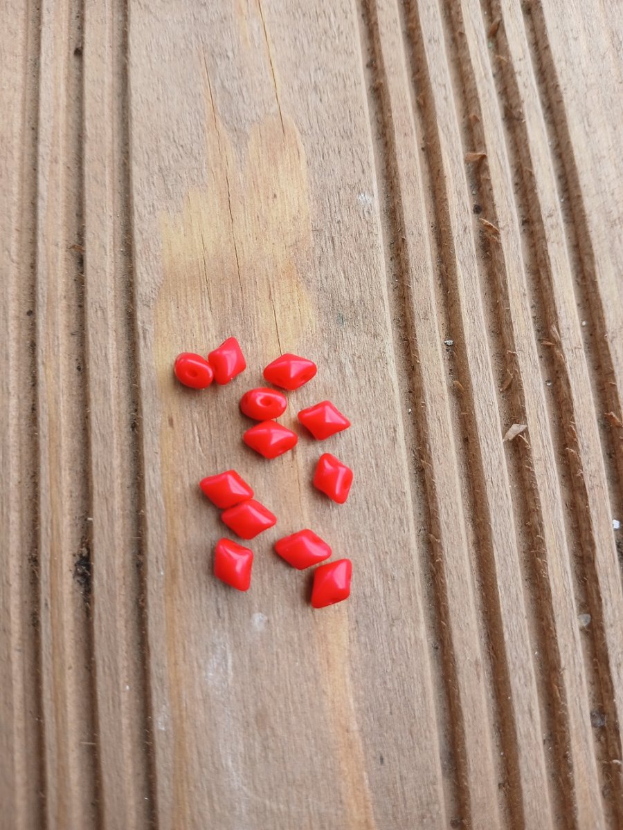 korálek mačkaný Vario červený 