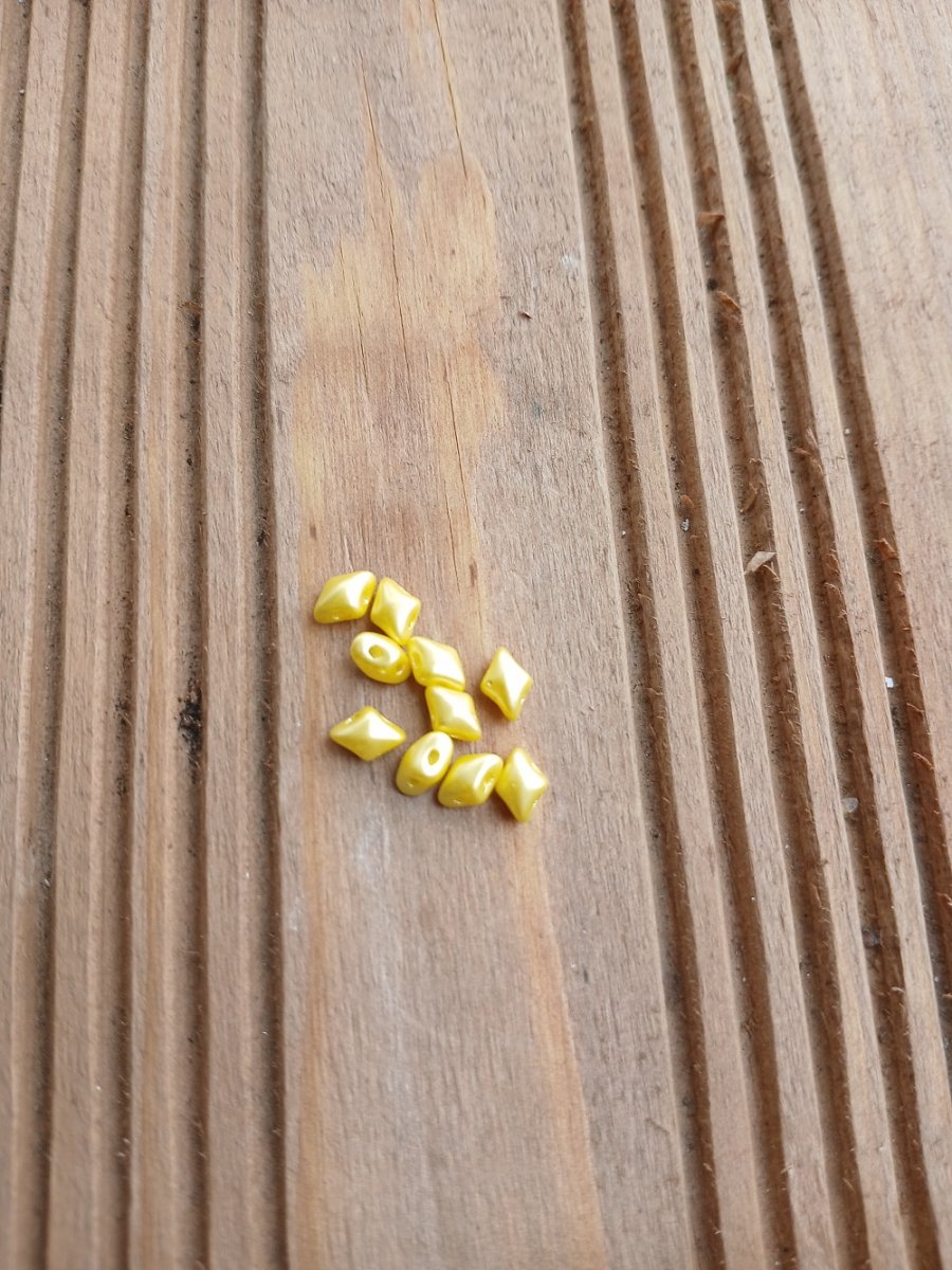 korálek mačkaný Vario žlutý