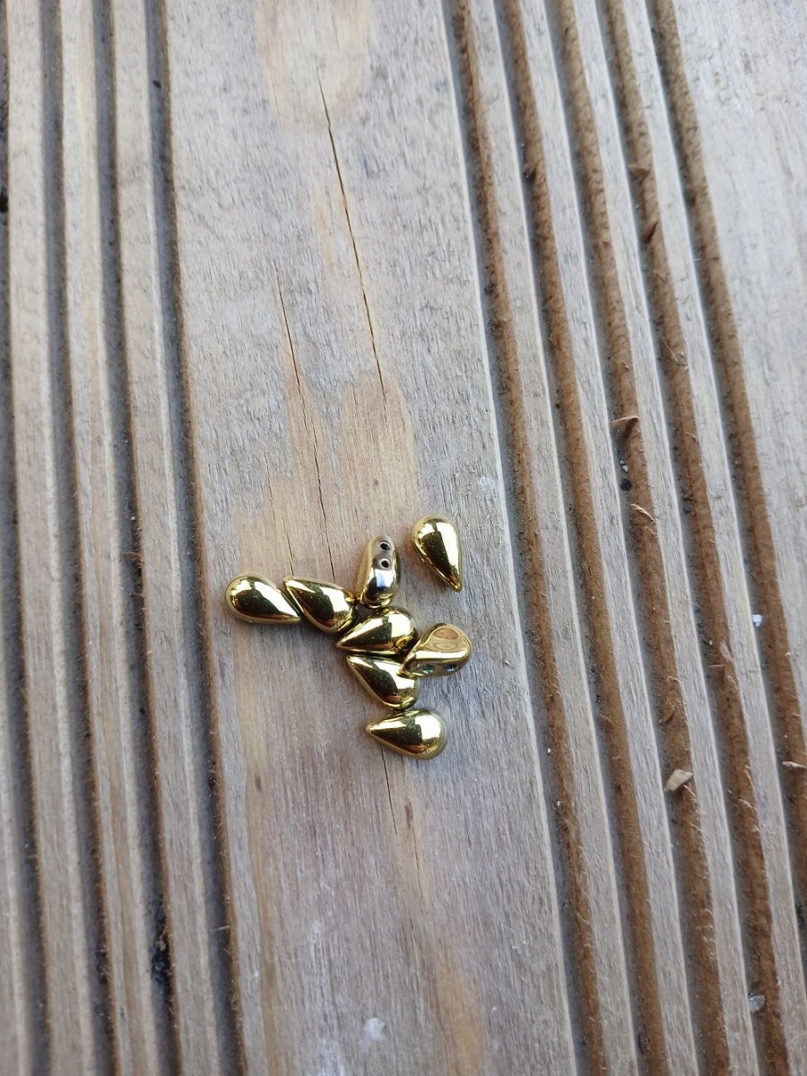 korálek mačkanýTear duo barva zlatá