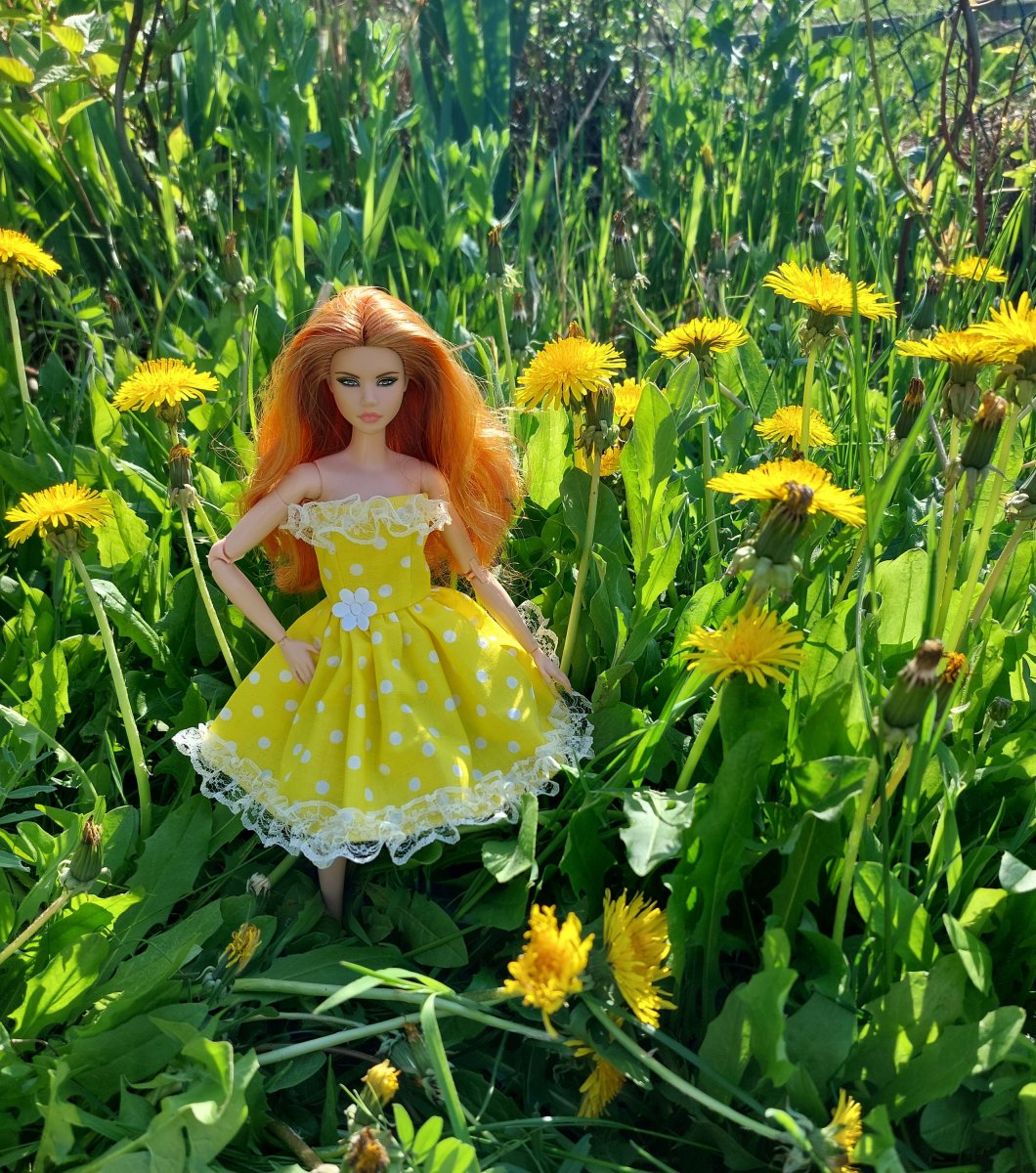 žluté letní šatičky pro Barbie