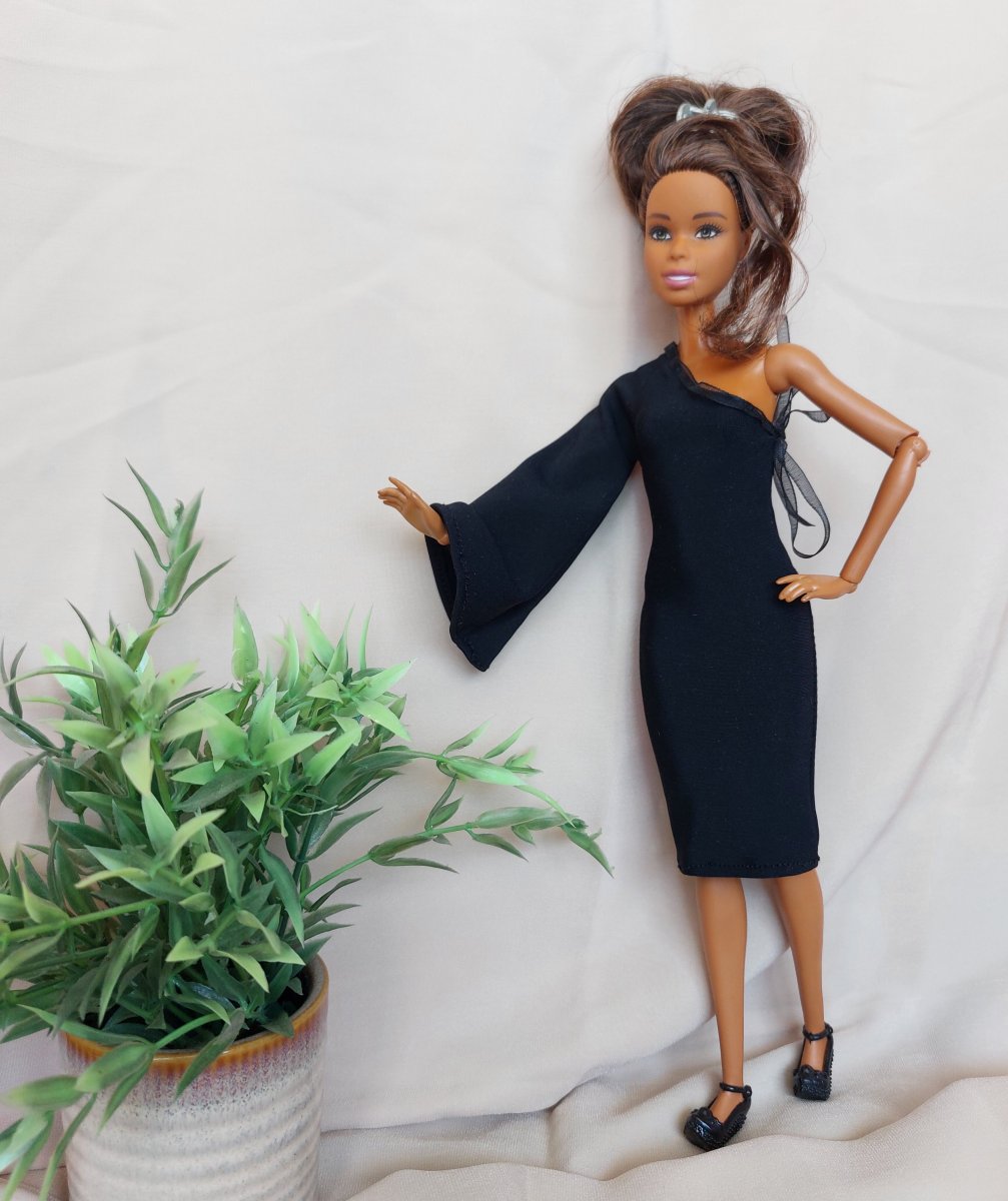 basic černé nebo červené šaty pro barbie