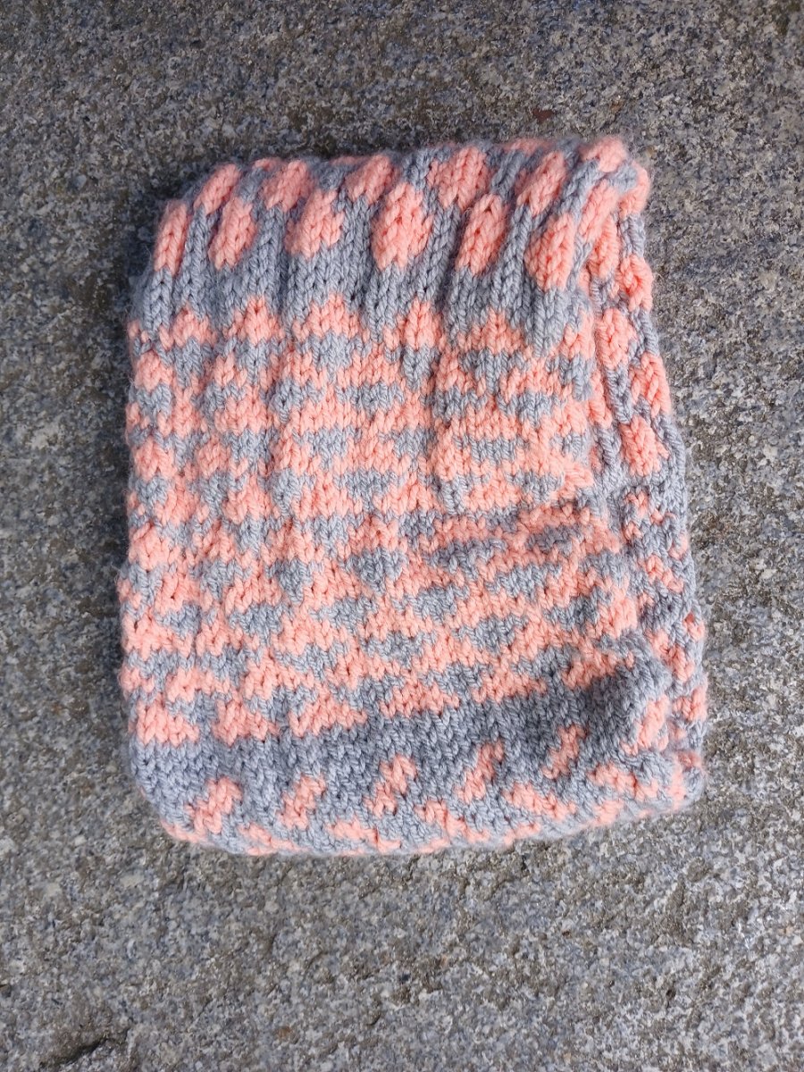 vyplétaný nákrčník 