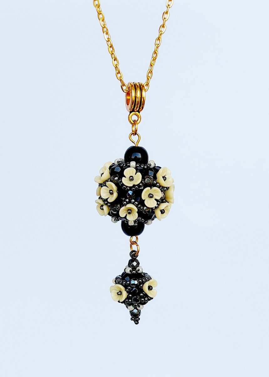 Náhrdelník Květohra černo-krémová