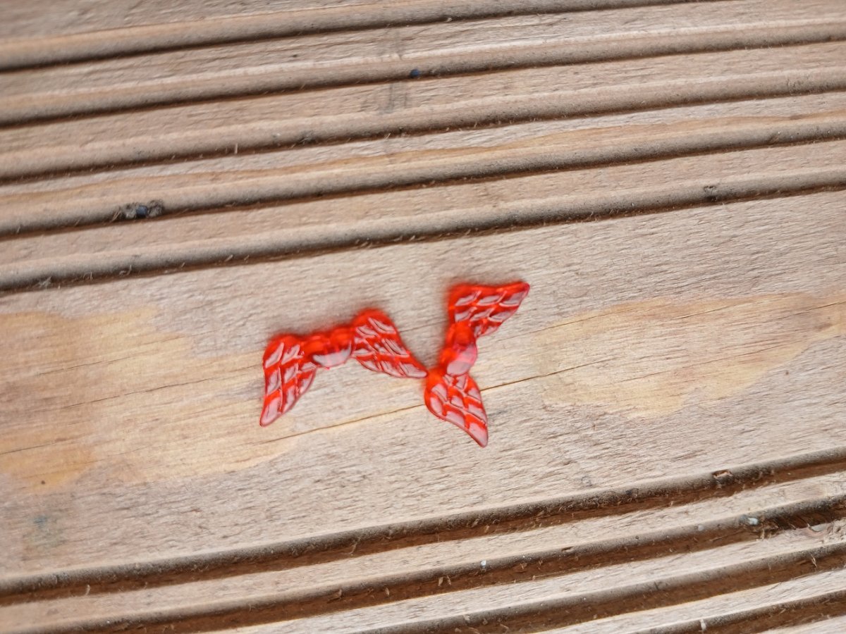 andělská křídla 20x10 mm, plast - červená