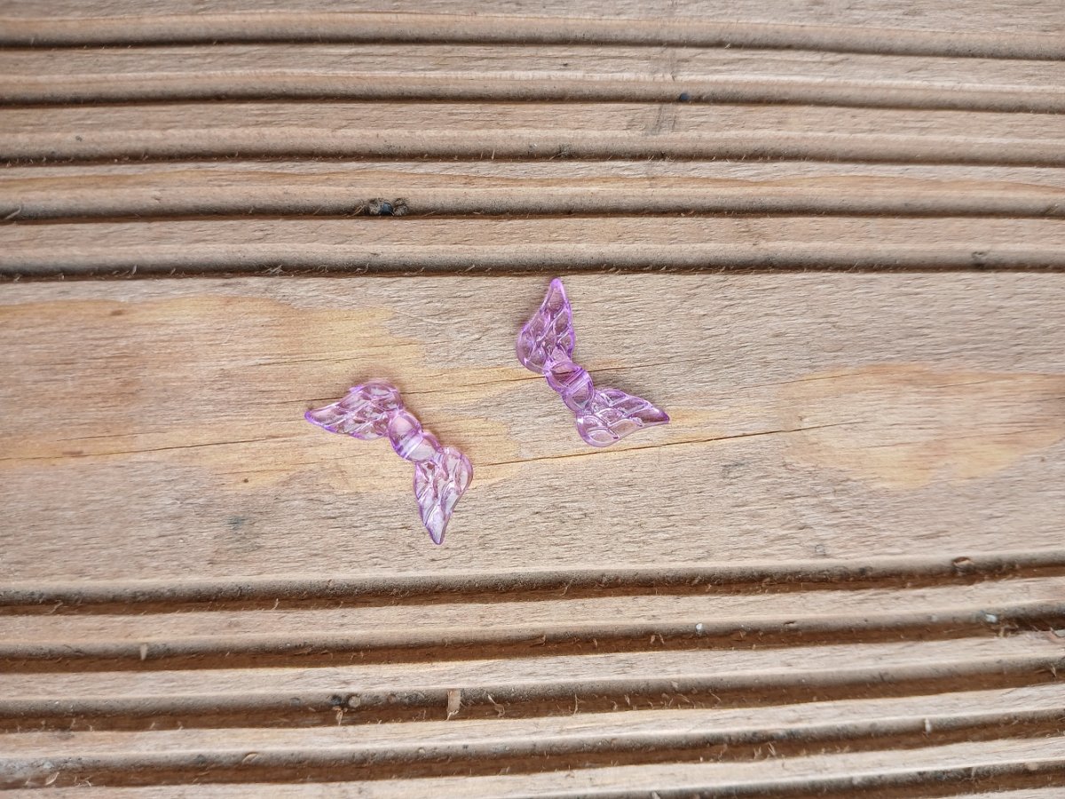 andělská křídla 20x10 mm, plast - fialová