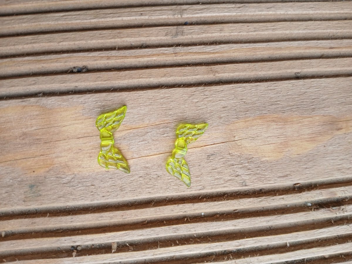 andělská křídla 20x10 mm, plast - zelená