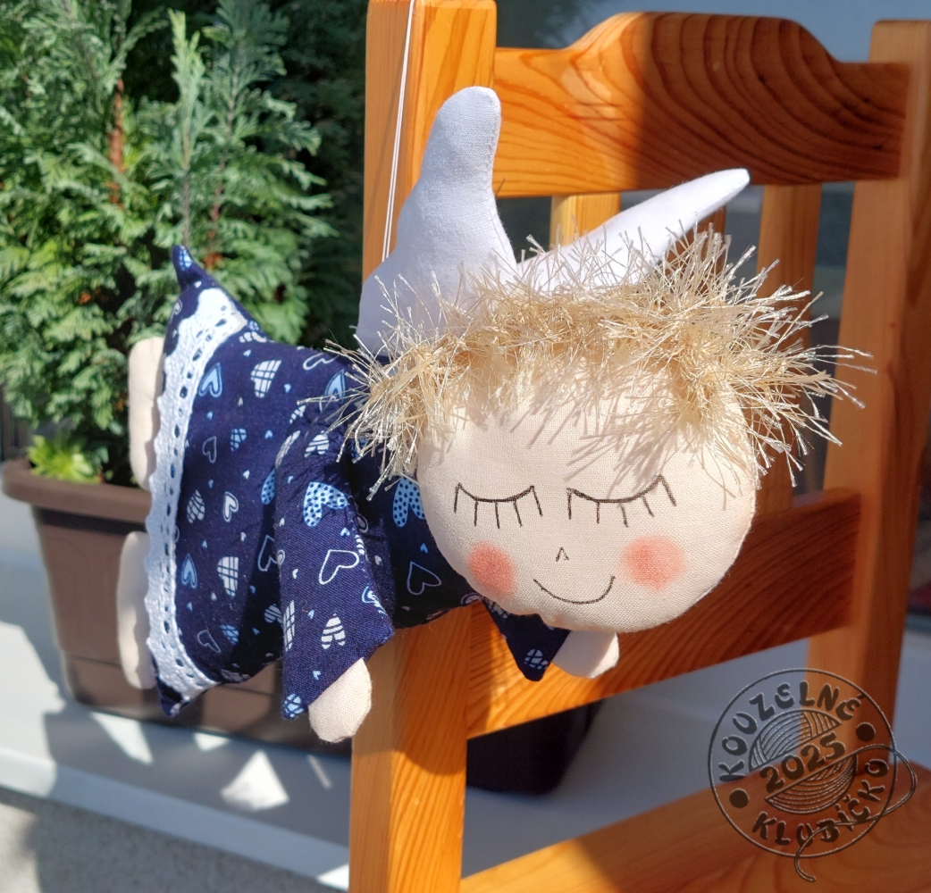 Anděl letící MODROTISK + modrá srdíčka