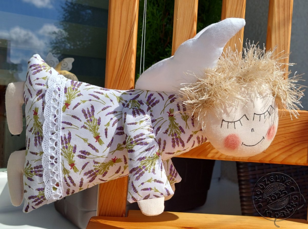 Anděl letící LEVANDULOVÝ