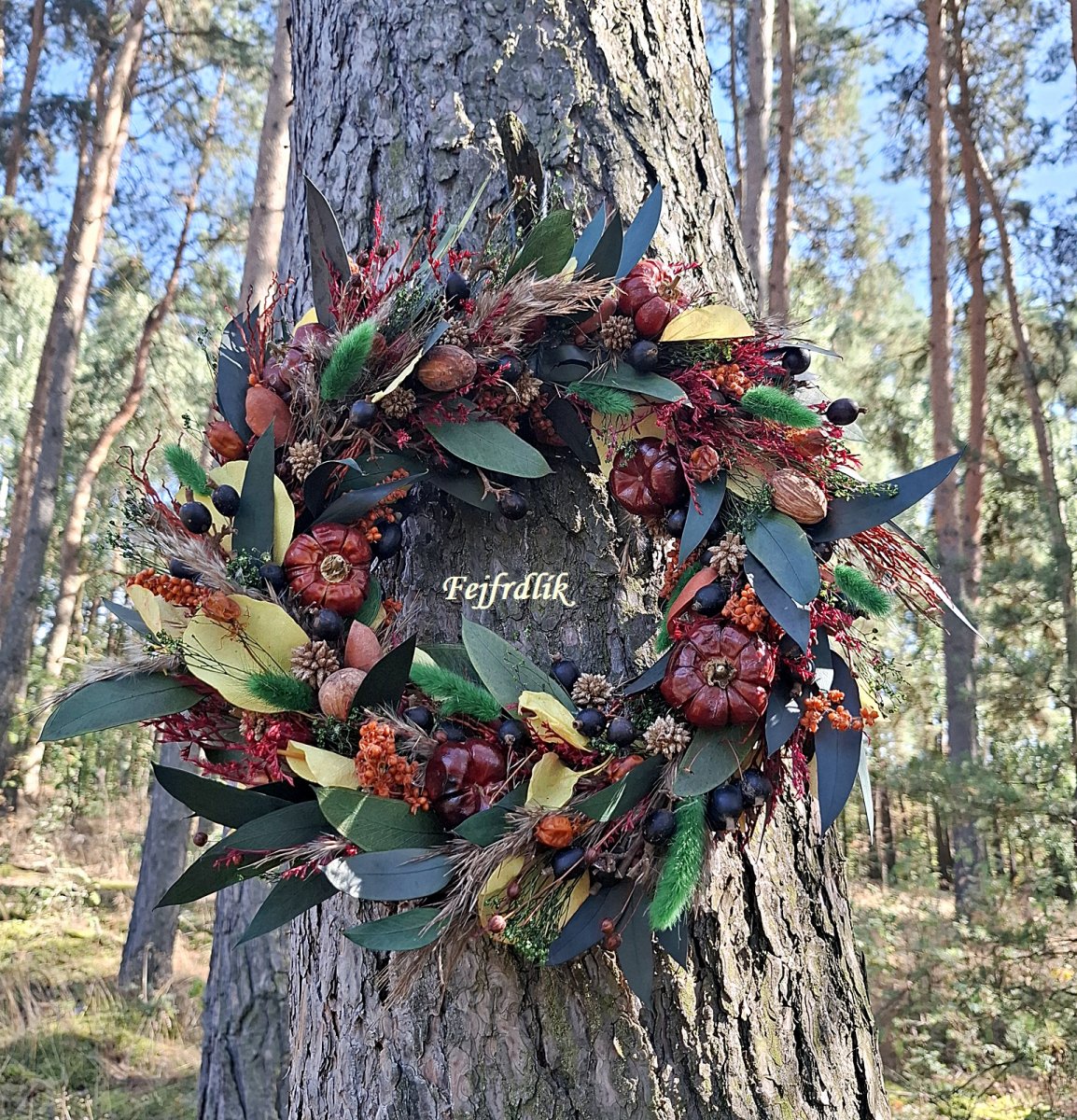 věnec přírodní s černými jeřabinami a dýněmi..