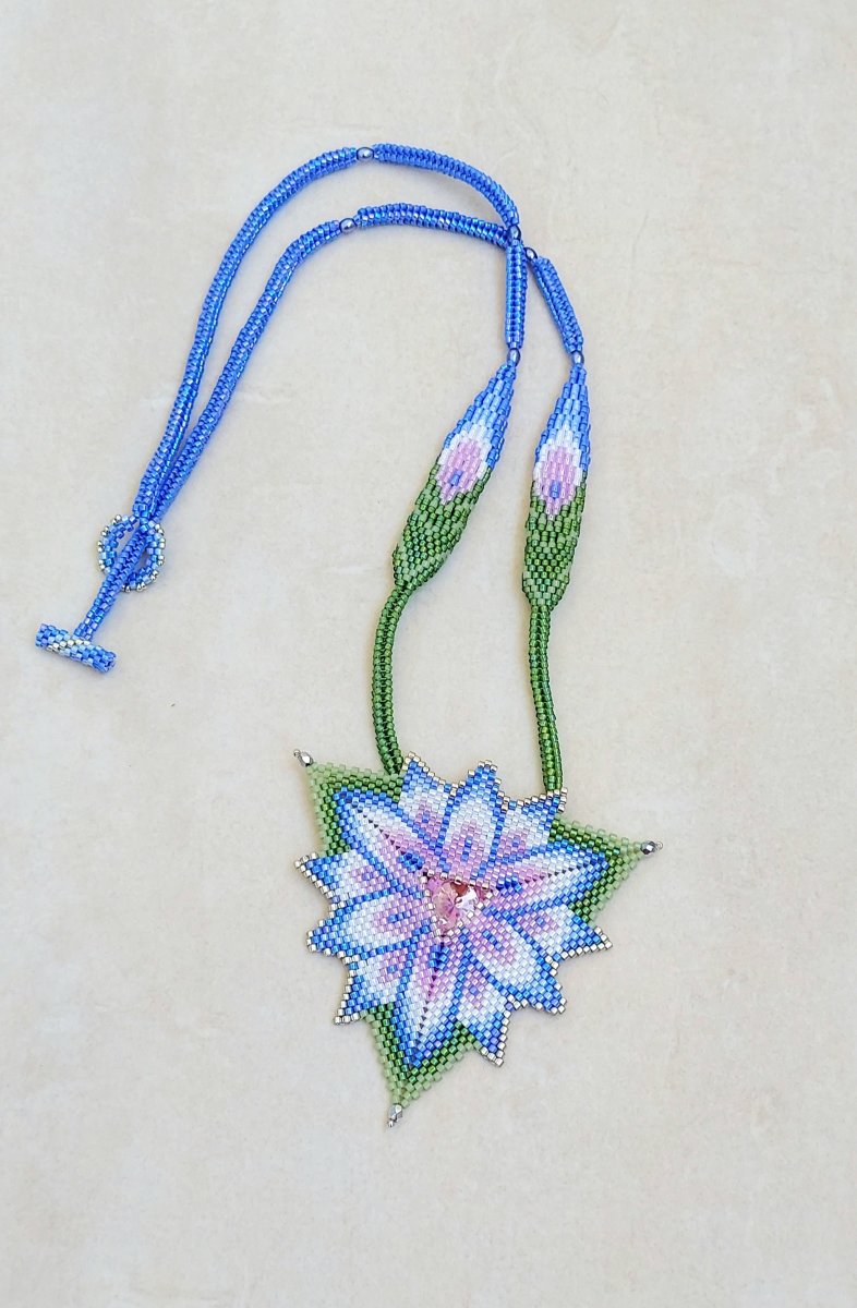 Náhrdelník Květina v trojúhelníku 