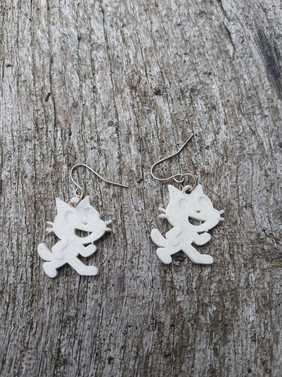 náušnice kočičky v bílé