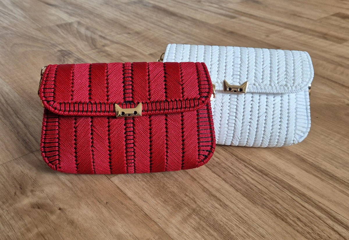 Vyšívaná nebo bílá kabelka - psaníčko