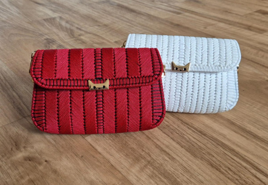 Vyšívaná nebo bílá kabelka - psaníčko