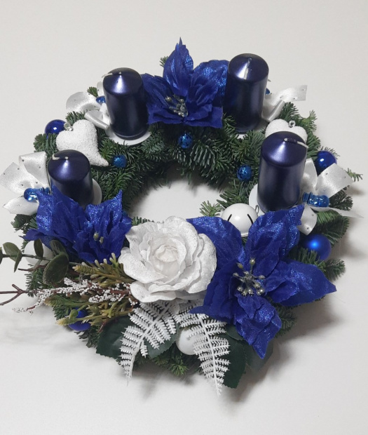 Adventní věnec z živého chvojí  modrý 