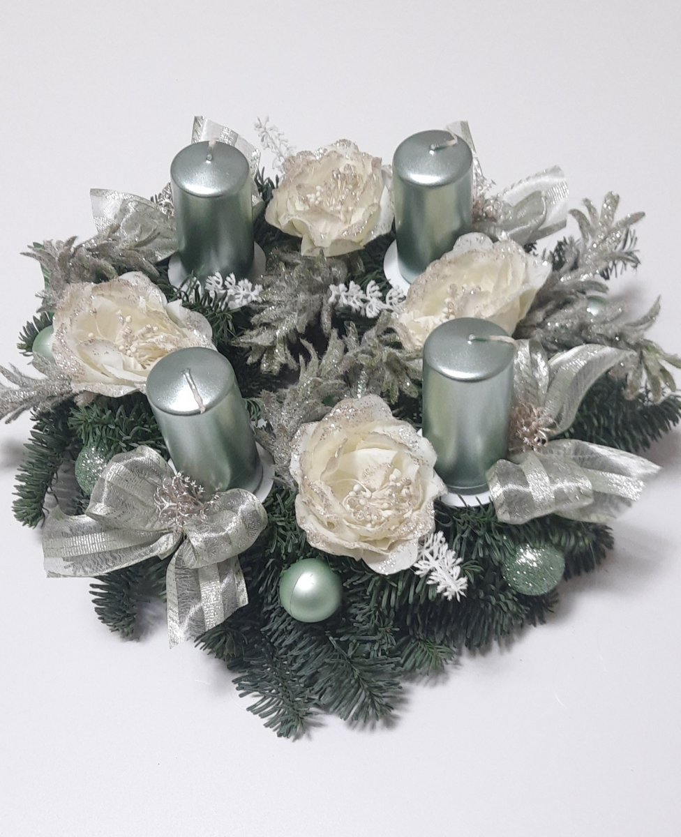 Adventní věnec z živého chvojí  -mentolový 