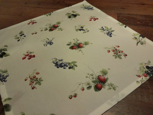 Čtvercový ubrus.....lesní plody