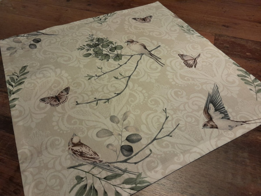 Čtvercový ubrus....ptáčci na větvičce