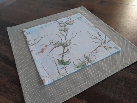 Čtvercové ubrusy......béžový puntík a bavlník