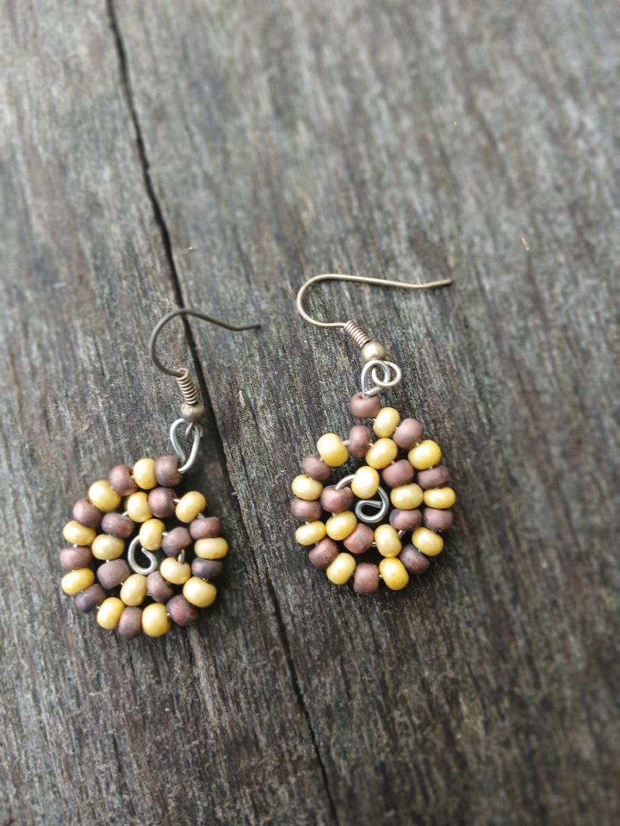 náušnice spirála žlutohnědá jednoduchá