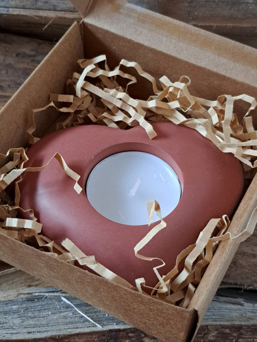 SVÍCEN OBLÉ SRDÍČKO TERAKOTOVÉ DÁRKOVÉ BALENÍ