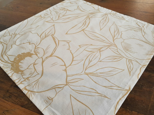 Čtvercový ubrus....velké květy na bílé