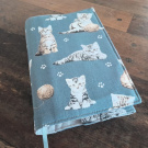 nastavitelný obal na knihu.....kočky