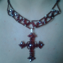 Rubínový náhrdelník s křížkem