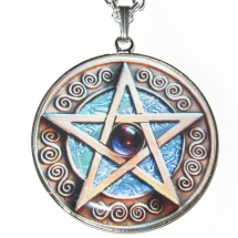 Pentagram vepsaný do kruhu.