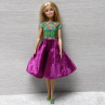 Barevné šaty pro Barbie