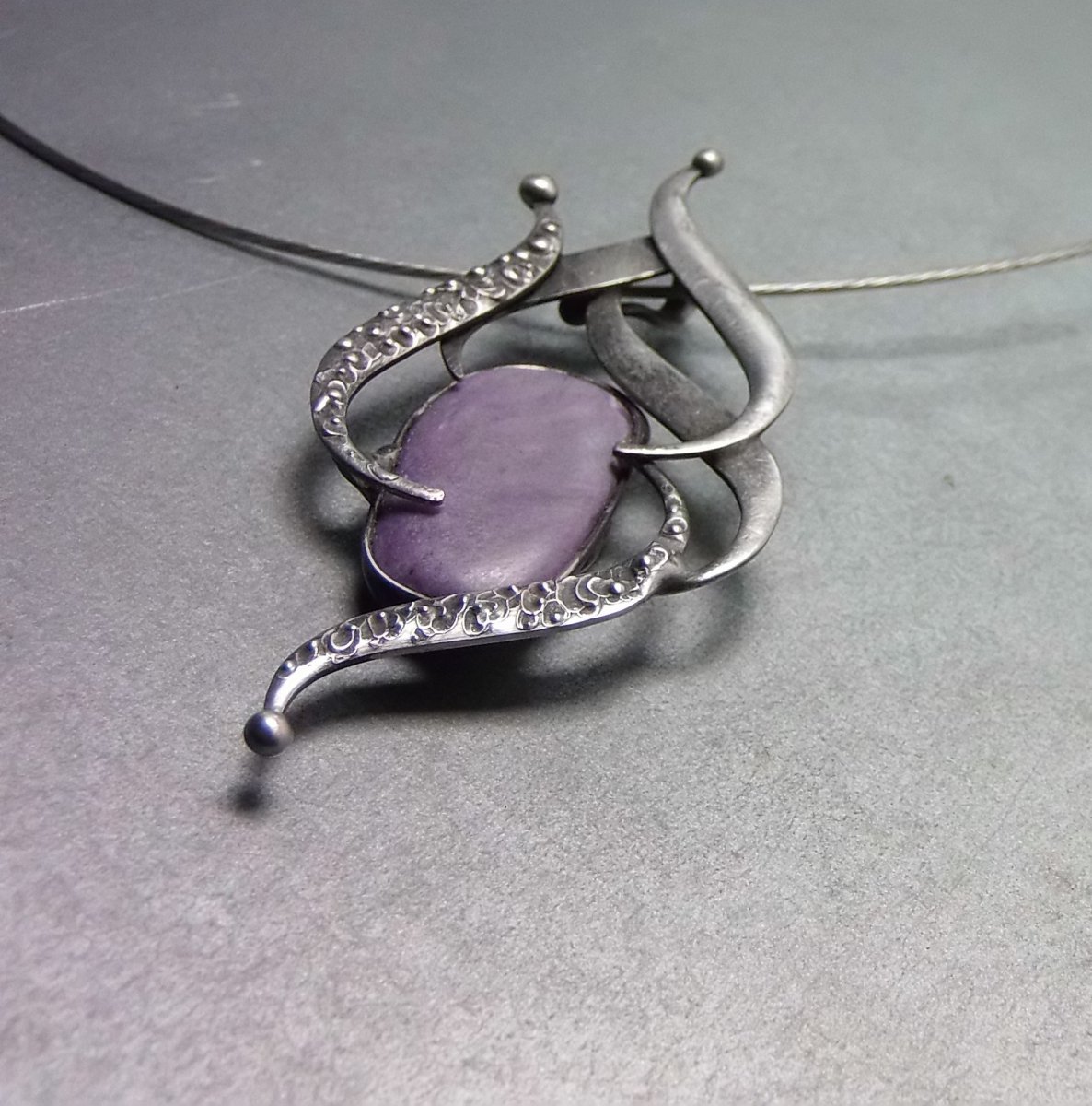 Fialové opojení (čaroit)