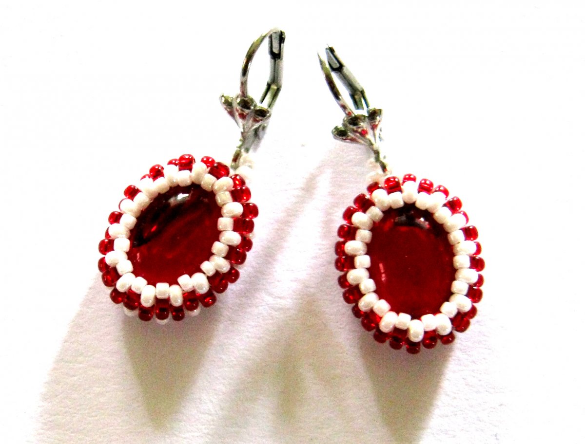 Letní náušnice v barvách rubínu.